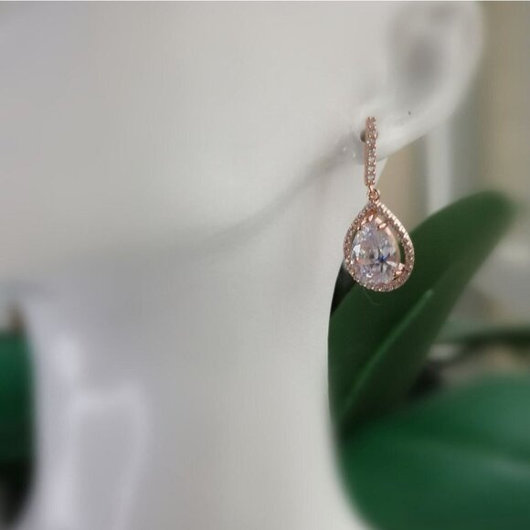 NWT Rose Gold teardrop shaped cz earrings - Picture 3 of 7